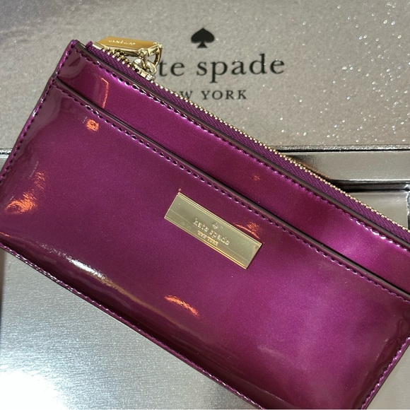 NWT in Glitter Gift Box Kate Spade New York
KENZIE BOXED LARGE SLIM CARDHOLDER - Picture 2 of 6